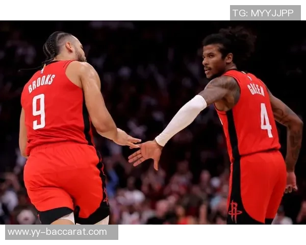 太阳队无传统控卫依然运转流畅布克状态回归巅峰表现 太阳队无传统控卫依然运转流畅布克状态回归巅峰表现