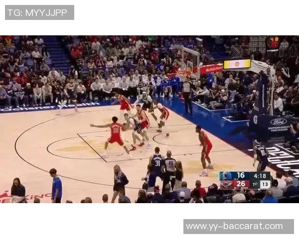 克莱半场表现出色8投4中三分命中率高达50助力球队取得良好开局 克莱半场表现出色8投4中三分命中率高达50助力球队取得良好开局