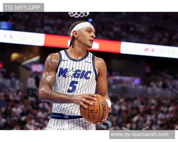 乌布雷与班凯罗体重差异明显却在场上展现顽强对抗精神