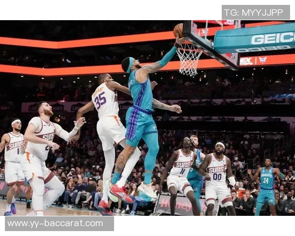 戈登状态火热半场完美表现砍下14分外加3篮板1助攻助力球队奋勇争先