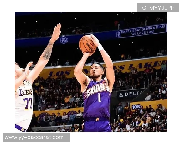 布克回应分享球权争议强调场上每位球员都应具备威胁性