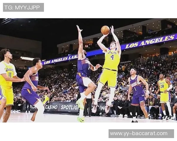 湖人三分如雨下全场34投19中命中率高达559展现强大火力 湖人三分如雨下全场34投19中命中率高达559展现强大火力